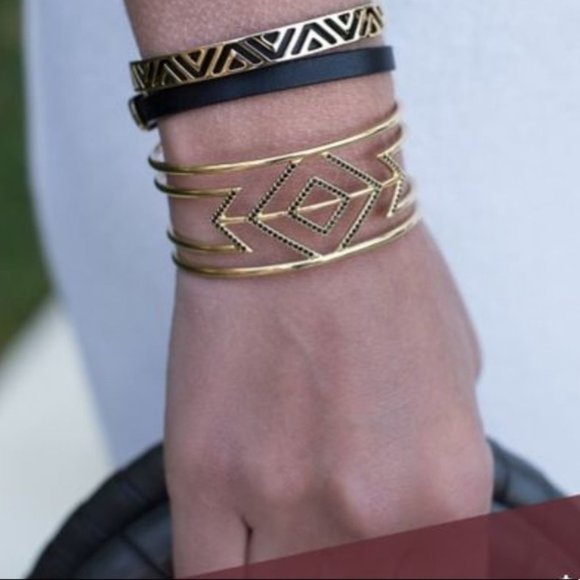 Stella & Dot | Black + Gold Pavé Diámondé Sphinx Cuff Bracelet Retired - Picture 4 of 8